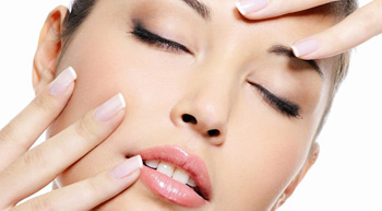 rostro de hermosa chica despues de un rejuvenecimiento facil